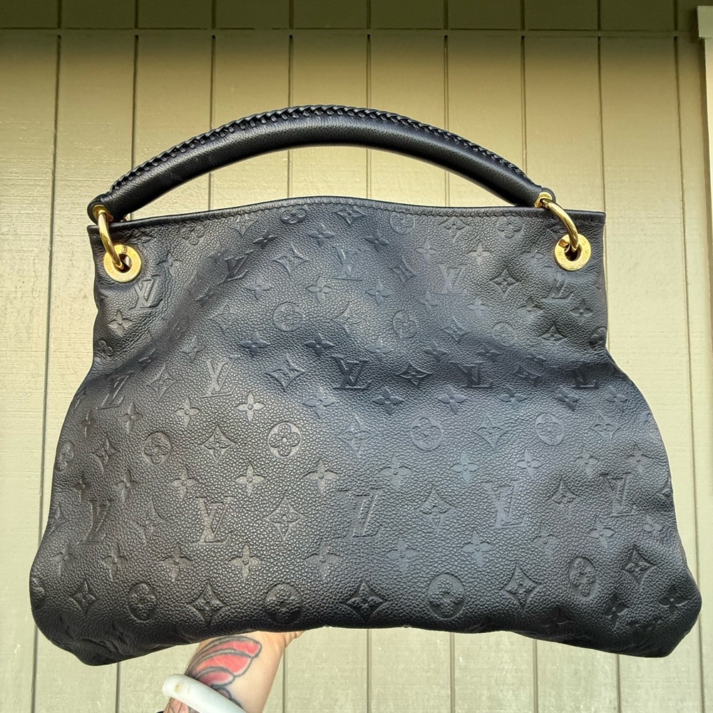 Louis Vuitton Artsy MM